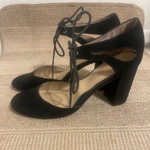 Black close toed heels with tie